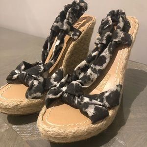 Cute black and white cheetah print wedges.